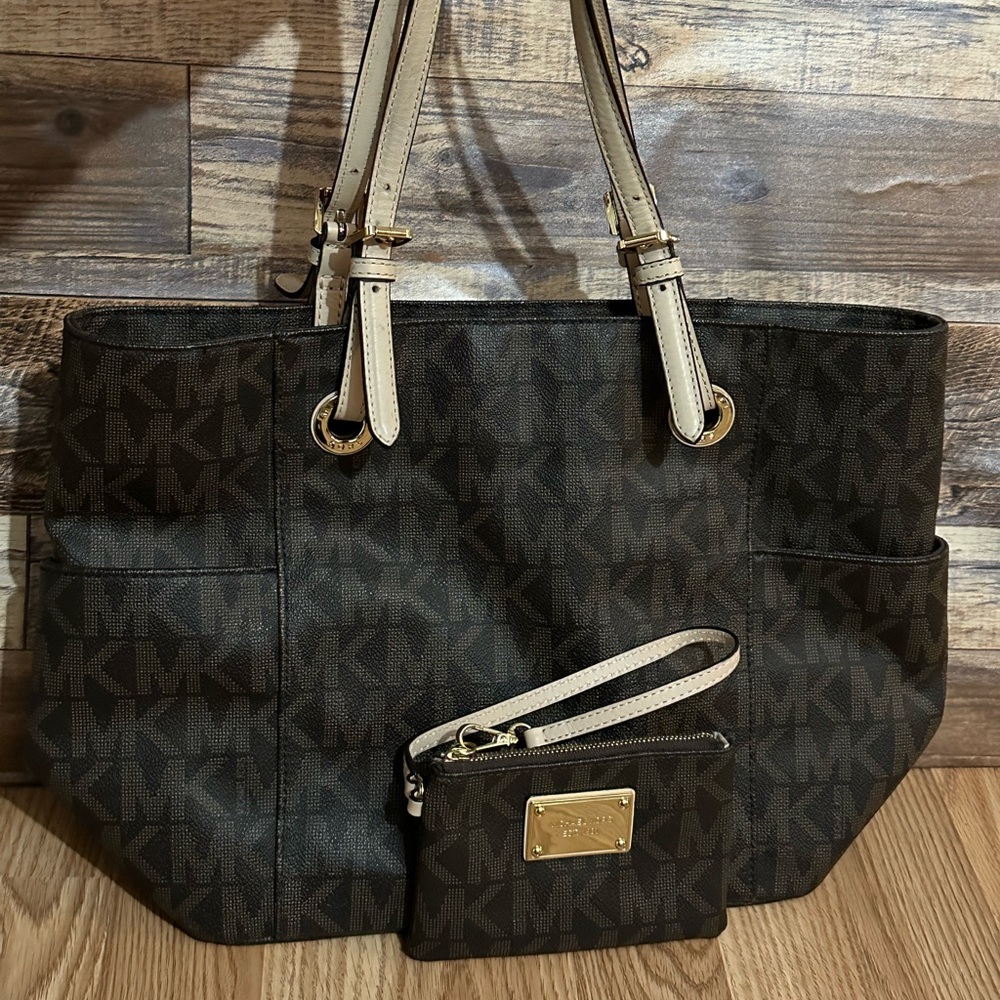Brown Michael Kors Tote/Wristlet Set